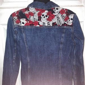 Old Navy Women’s Blue Denim Jacket with Skulls and Roses Back Patch Size Medium